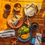 Alimentos que fortalecen la salud del corazón y reducen el colesterol 6 Descubre los alimentos que reducen el colesterol y mejoran la salud del corazón, según especialistas.