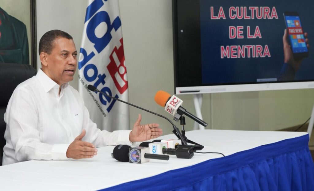 Indotel alerta que el 57 % de las noticias falsas circula en redes sociales