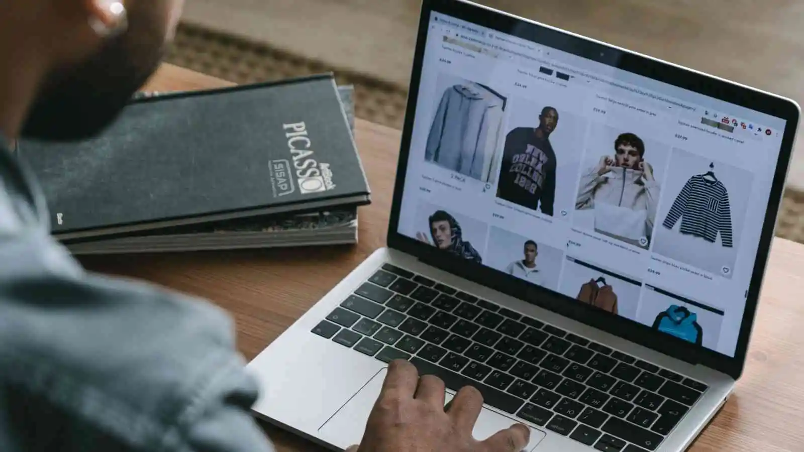 Expertos de SISAP alertan sobre nuevas modalidades de fraude en línea durante el Black Friday y la temporada navideña 2025, impulsadas por el uso de inteligencia artificial. Conoce las recomendaciones clave para comprar de forma segura y proteger tu identidad digital.