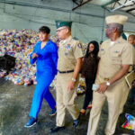 La República Dominicana envía ayuda humanitaria a Jamaica tras el paso del huracán Melissa 2 República Dominicana envía más de 1.5 millones de libras de ayuda humanitaria a Jamaica tras el huracán Melissa.