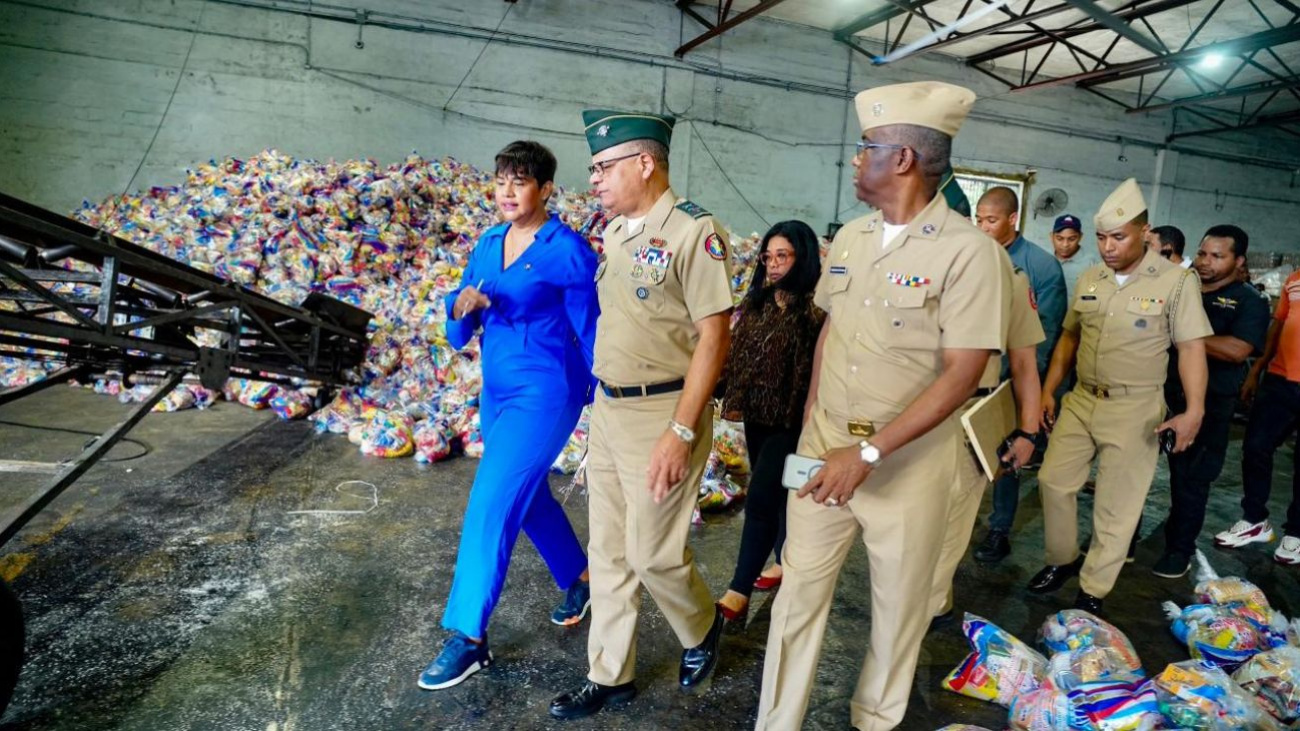 La República Dominicana envía ayuda humanitaria a Jamaica tras el paso del huracán Melissa 1 República Dominicana envía más de 1.5 millones de libras de ayuda humanitaria a Jamaica tras el huracán Melissa.