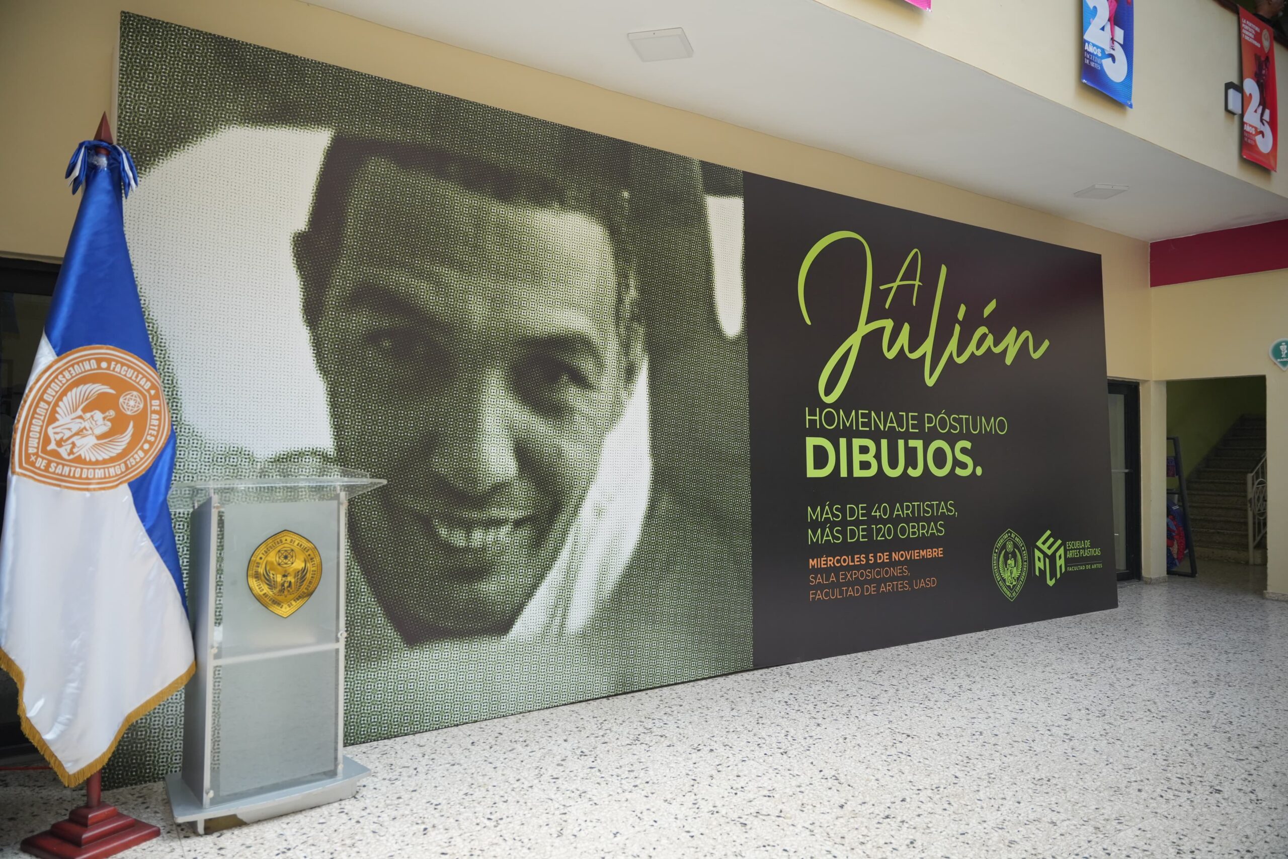 La UASD rindió homenaje póstumo al maestro Julián Amado con una exposición colectiva en la Facultad de Artes, donde artistas y docentes celebran su legado y contribución al dibujo dominicano.