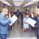 CAID nombra al doctor José Fernando Benoit Peña como nuevo director nacional 5 El CAID designó al doctor José Fernando Benoit Peña como nuevo director nacional, destacando su liderazgo, trayectoria médica y aportes al Nuevo Modelo de Atención implementado en Santiago.