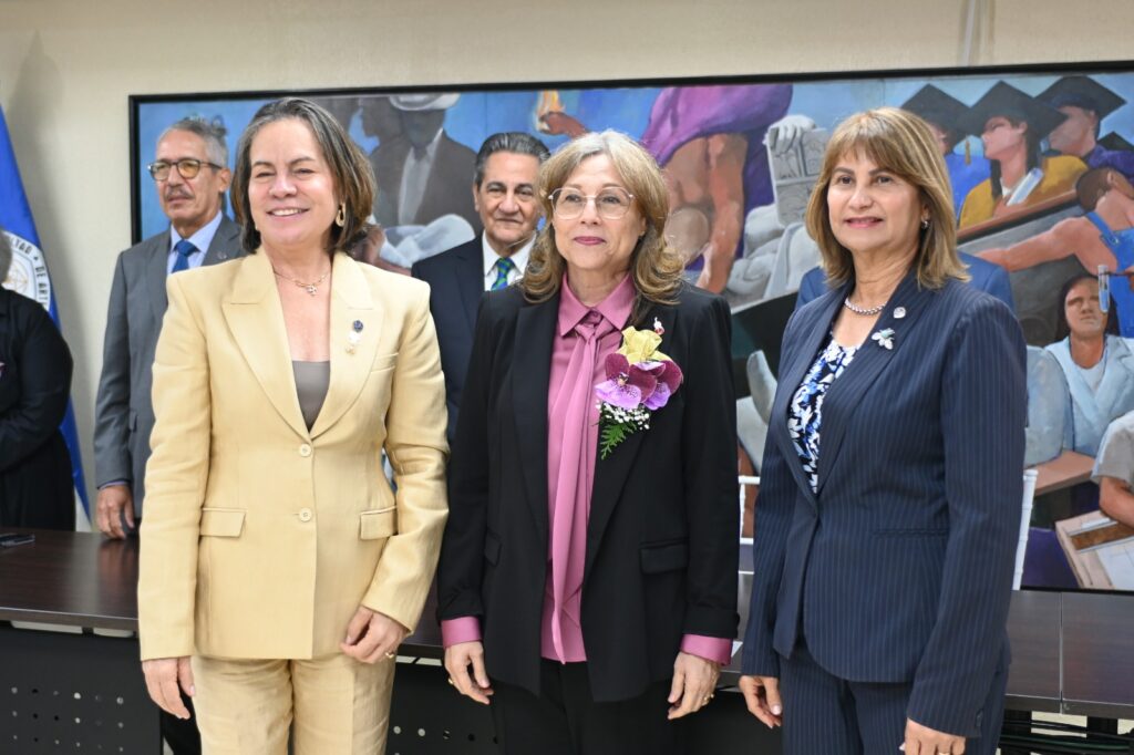 UASD exalta a la categoría de Profesor Meritísimo a tres docentes de la Facultad de Artes