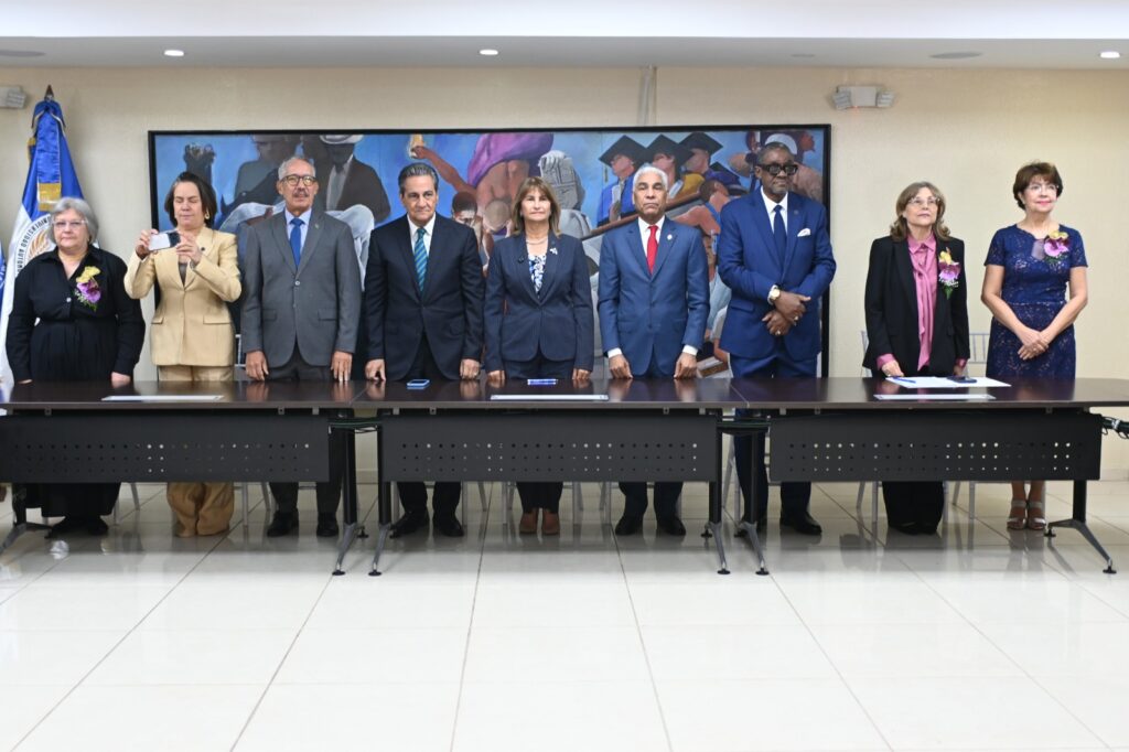 UASD exalta a la categoría de Profesor Meritísimo a tres docentes de la Facultad de Artes