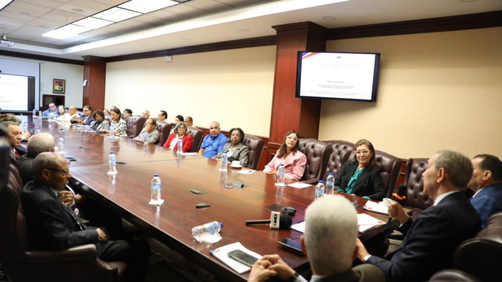 El Mescyt inició la fase de autoestudio para la evaluación y acreditación de las Escuelas de Medicina de República Dominicana, un proceso clave para garantizar la calidad de la formación médica conforme a estándares nacionales e internacionales.