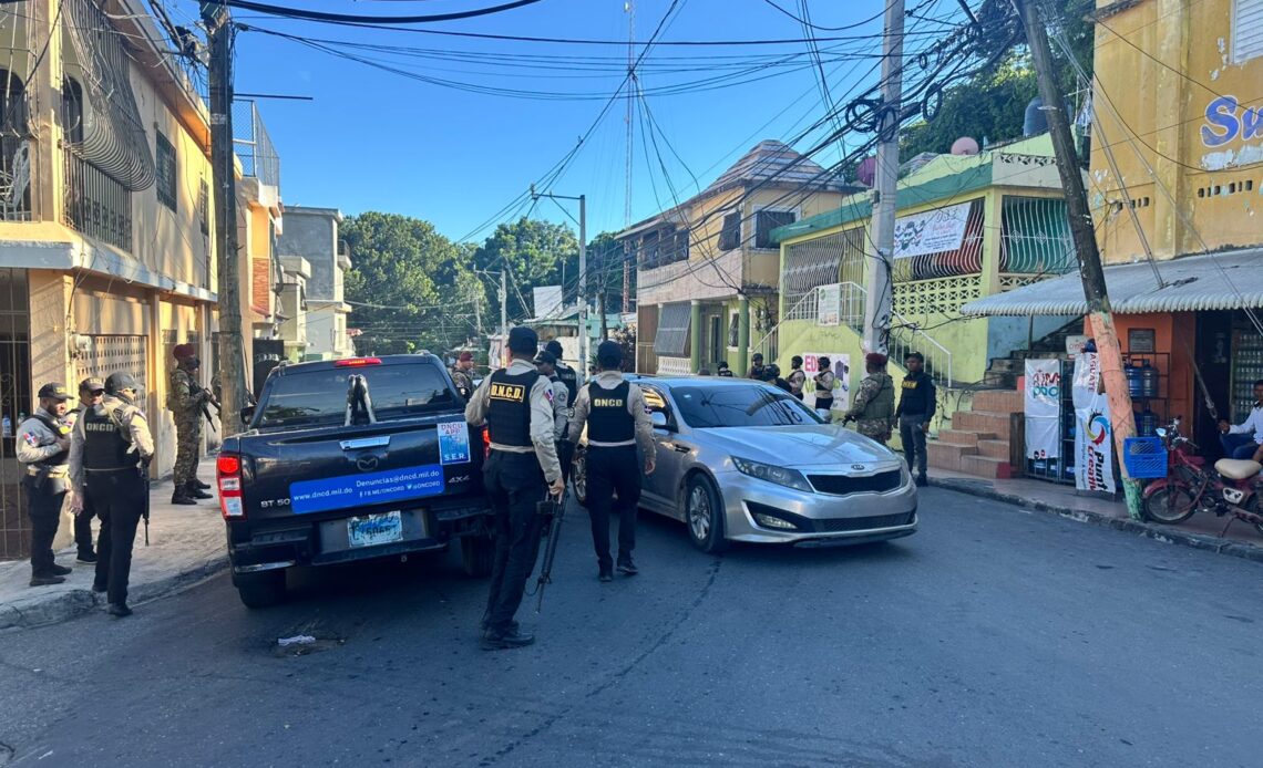Operativos antidrogas en San Cristóbal dejan armas, drogas y detenidos