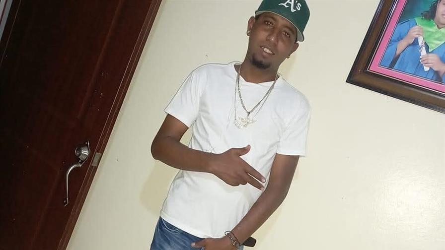 Joven muere tras agresión con armas blancas en Santiago por roce vehicular