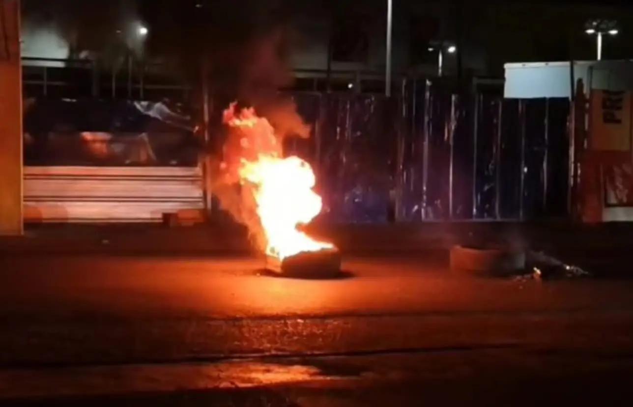 Comunidades del Cibao protestan por prolongado apagón nacional