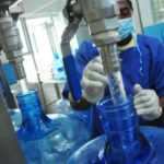 Salud Pública clausura dos plantas de agua en Santiago por bacterias fecales y violar normas sanitarias.