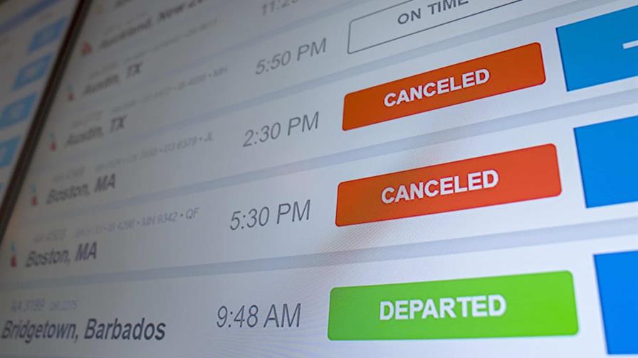 Trump presiona a controladores aéreos y ofrece bono por continuar trabajando