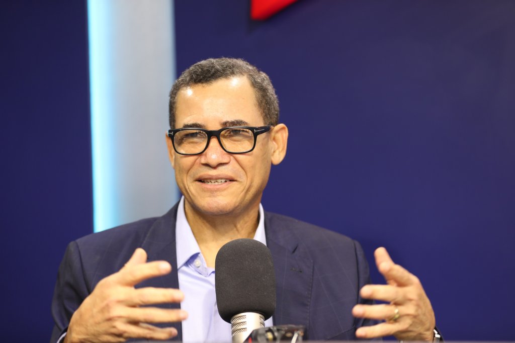 Eddy Olivares destaca que el Gobierno de Abinader ha realizado 44 aumentos salariales, un récord histórico 1 Eddy Olivares resalta que el Gobierno de Abinader ha logrado 44 aumentos salariales, un récord histórico en el país.