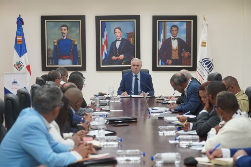 Educación presenta su estrategia nacional para fortalecer la calidad del aprendizaje en todo el país.