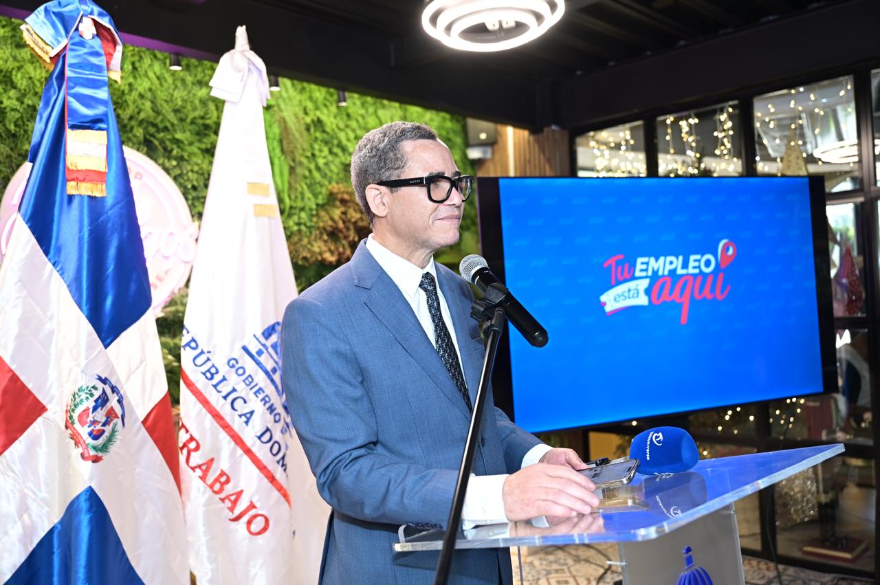 Ministerio de Trabajo celebrará Jornada de Empleo en Santiago con 5,750 vacantes 1 El Ministerio de Trabajo anunció una gran Jornada de Empleo en Santiago con 5,750 vacantes disponibles a través del programa RD-Trabaja, donde participarán 60 empresas de Santiago, Puerto Plata y Moca. La iniciativa busca impulsar la empleabilidad formal y ofrecer nuevas oportunidades laborales a la población.