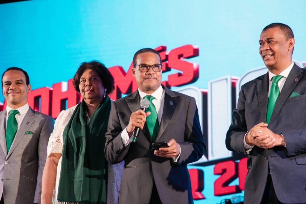 Radhamés Silverio ofrece tradicional fiesta a servidores académicos y administrativos de la UASD