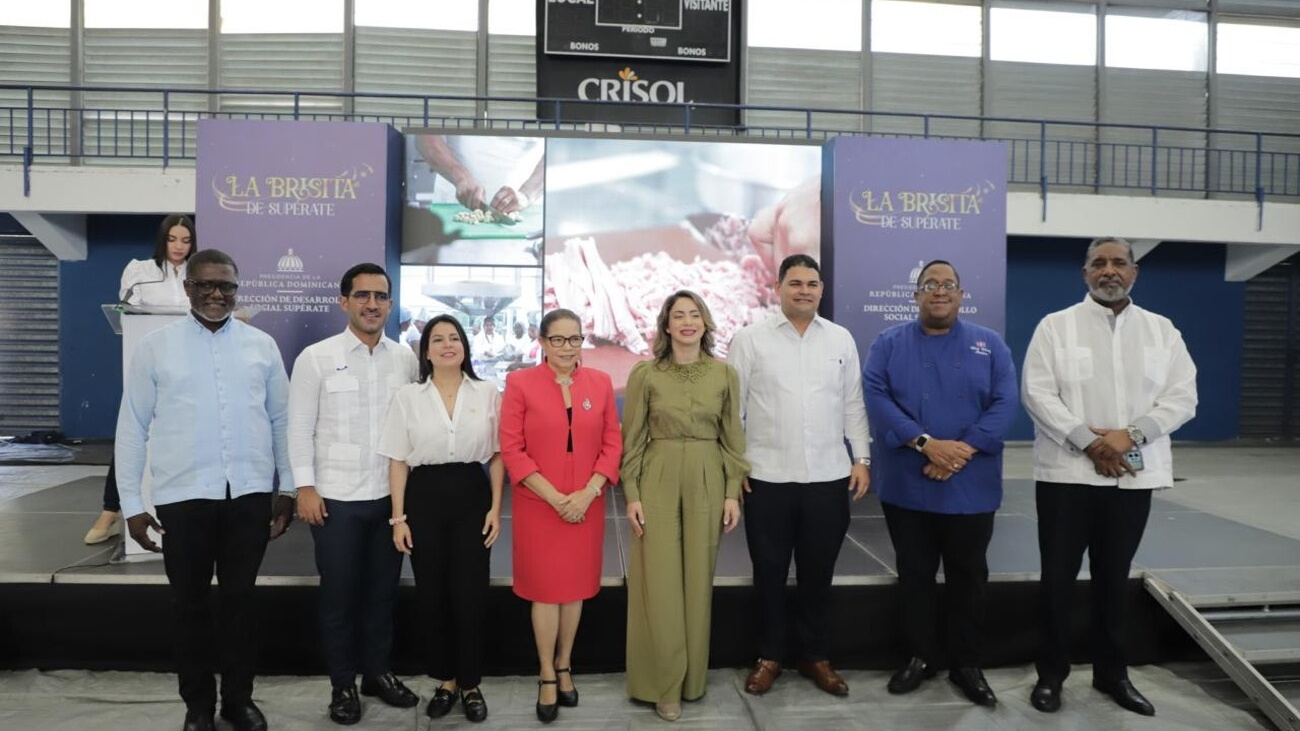 El Gobierno, a través de Supérate, entregó el bono navideño a 1,453,907 beneficiarios mediante transferencia electrónica, garantizando un proceso transparente y simultáneo en cinco puntos del país para apoyar a las familias vulnerables en esta Navidad.