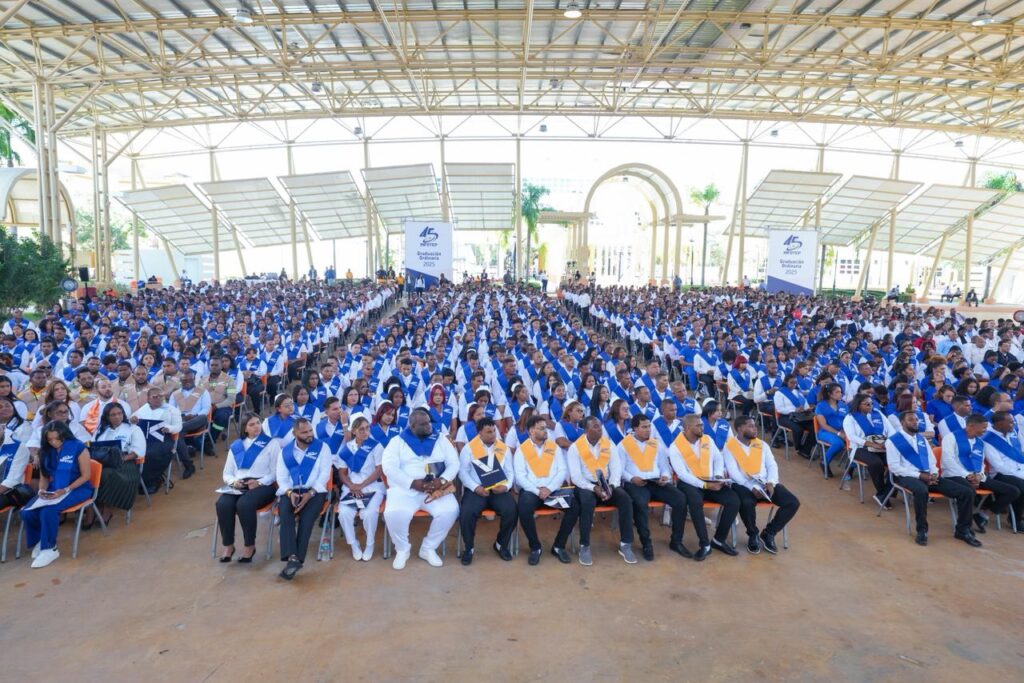 Infotep gradúa 1,416 nuevos técnicos, docentes y especialistas en la región Sur 4 Infotep gradúa 1,416 nuevos técnicos, docentes y especialistas en la región Sur