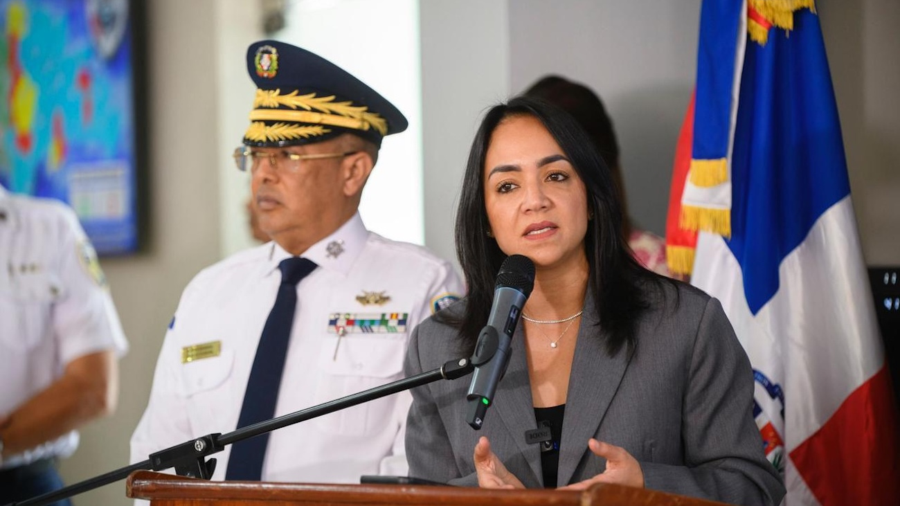 El Ministerio de Interior y Policía amplió de forma temporal el horario para la venta de bebidas alcohólicas del 10 de diciembre de 2025 al 5 de enero de 2026. La medida busca garantizar celebraciones seguras durante Navidad y Año Nuevo.