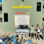 Ejército incauta minibús con carbón vegetal en Montecristi