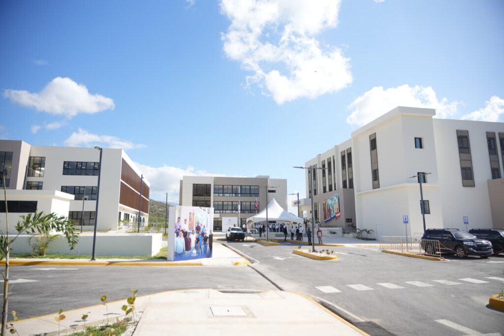 Gobierno y UASD inauguran Centro Universitario Regional en Neiba