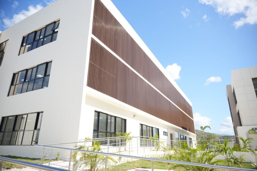 Gobierno y UASD inauguran Centro Universitario Regional en Neiba
