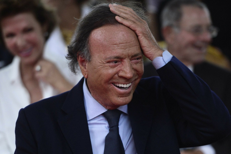 Gobierno español respalda investigación contra Julio Iglesias