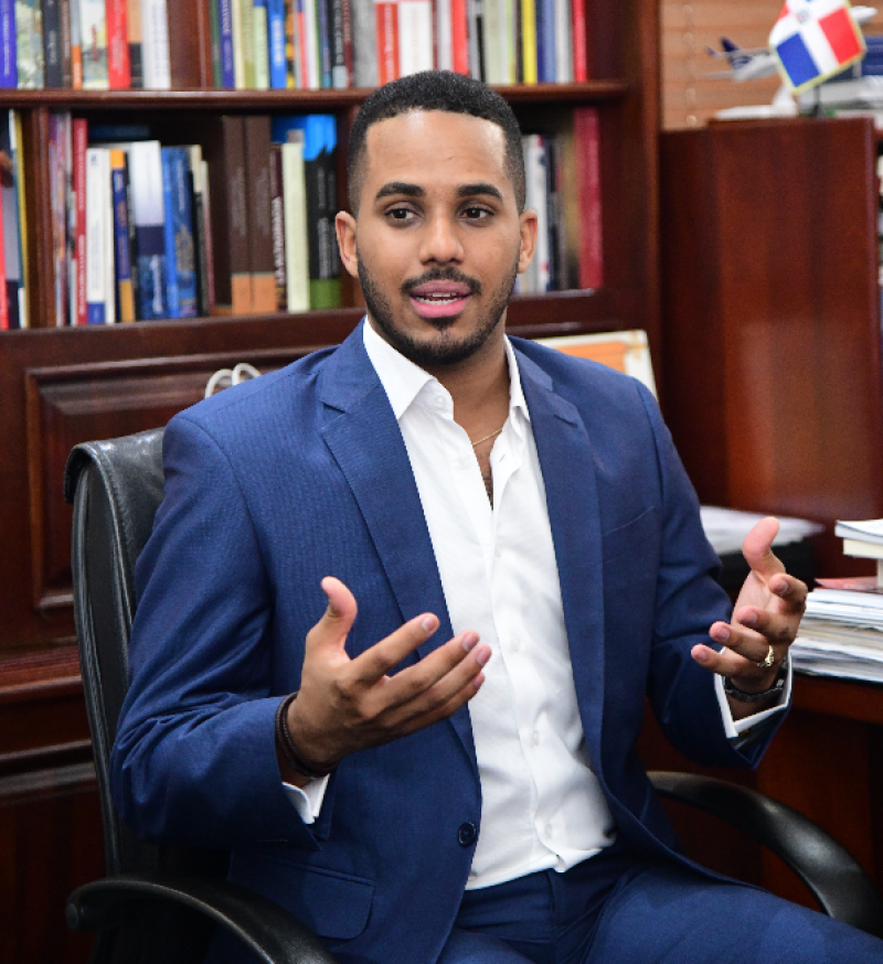 Presidente Abinader remueve a Rafael Féliz García del ITLA