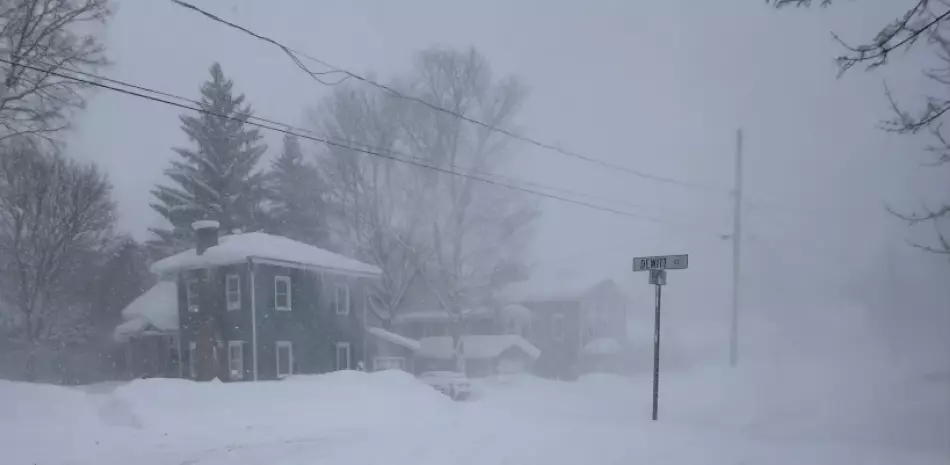 Impactante tormenta invernal afecta a la mitad de EE. UU.