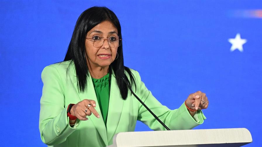 Delcy Rodríguez realiza una docena de cambios en el alto mando militar