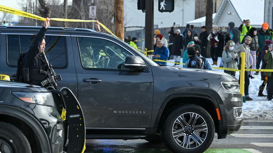 Trump culpa a la "izquierda radical" por tiroteo de agente ICE