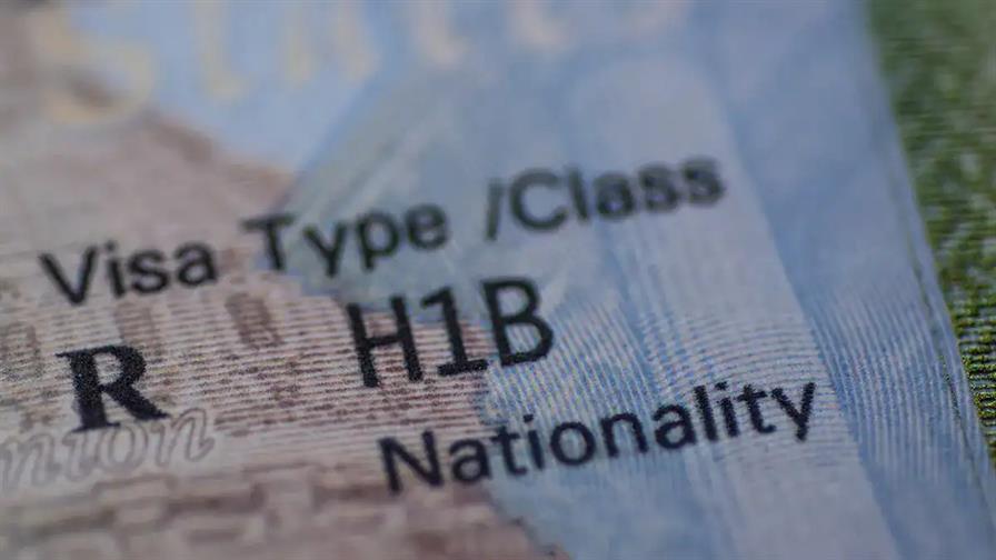 Texas suspende nuevas solicitudes de visas H-1B en agencias y universidades