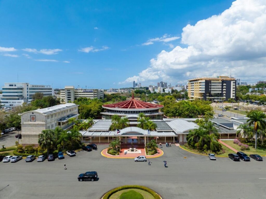 Universidad Autónoma de Santo Domingo ofrecerá diplomados virtuales para la diáspora dominicana