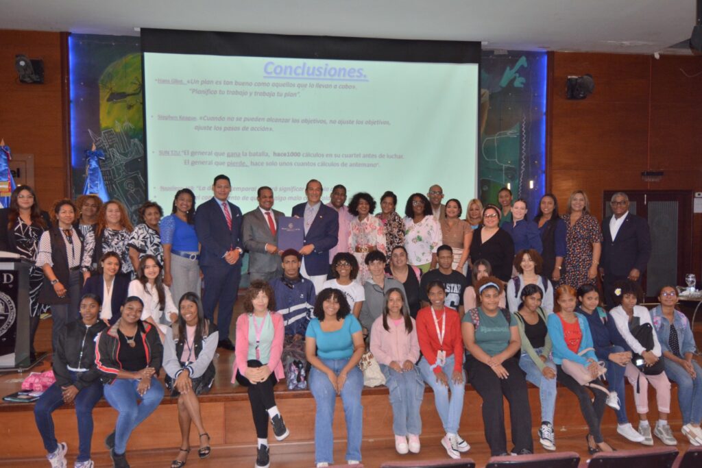 UASD pone en debate la vigencia del ceremonial y el protocolo en la era digital