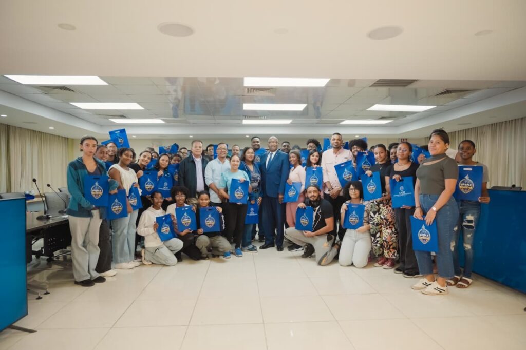 Rector Editrudis Beltrán exhorta a estudiantes de a soñar en grande y aprovechar oportunidades de la UASD