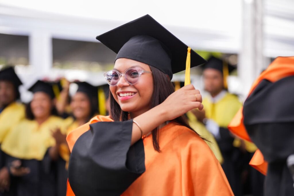 UASD inviste 2,366 nuevos profesionales en acto solemne dedicado a Matías Ramón Mella