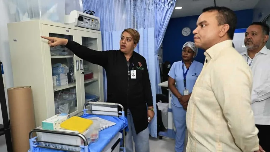 Director del SNS asegura suministro total a pacientes de diálisis y nutrición