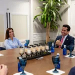 Encuentro en Santo Domingo entre embajadora EE.UU. y senador Omar Fernández