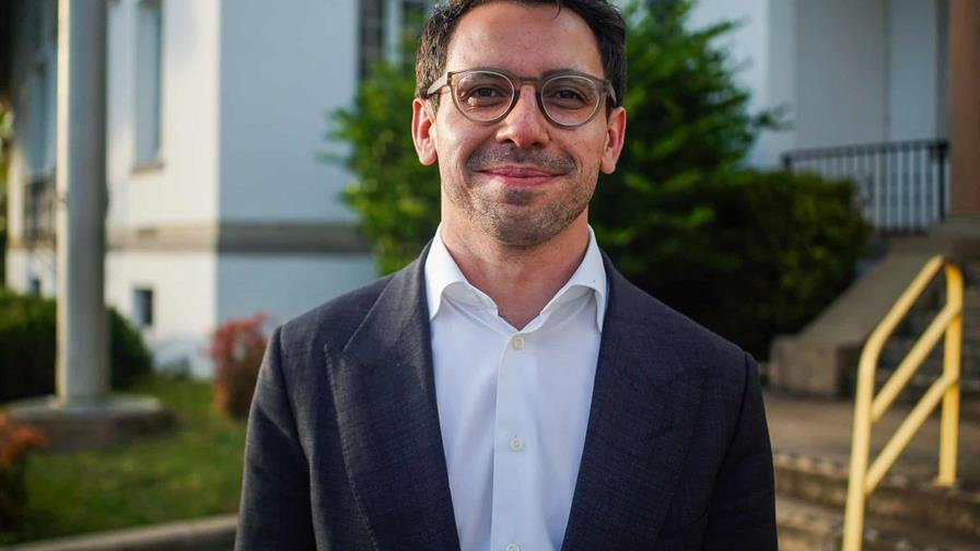 Candidato a gobernador de Florida sufre ataque incendiario en su casa