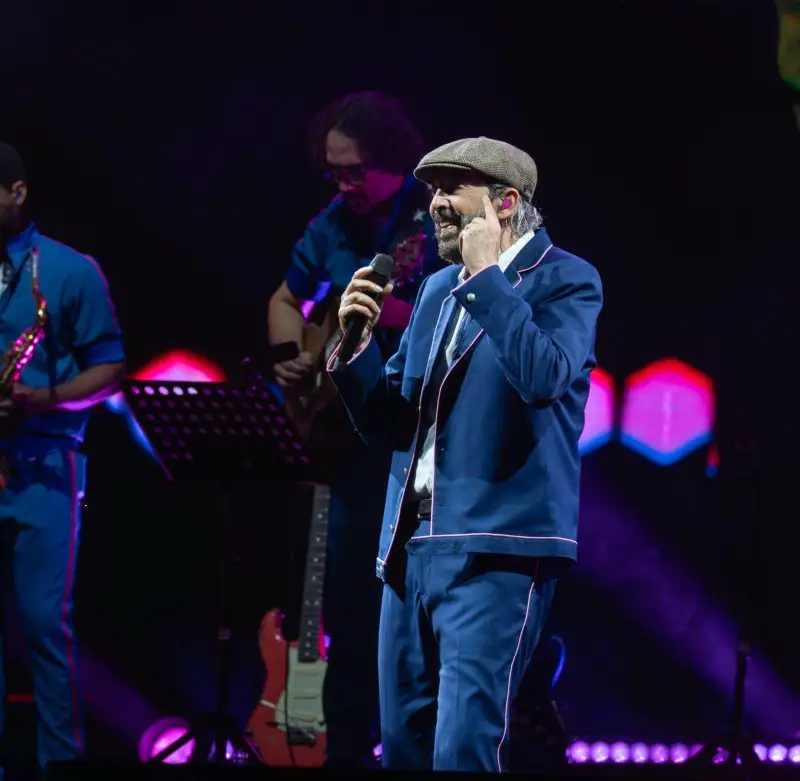 Juan Luis Guerra llena el Estadio Cibao en Santiago