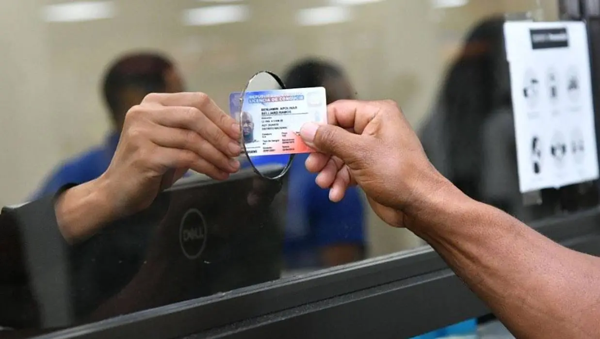 Intrant confirma precios fijos para la licencia de conducir en 2026