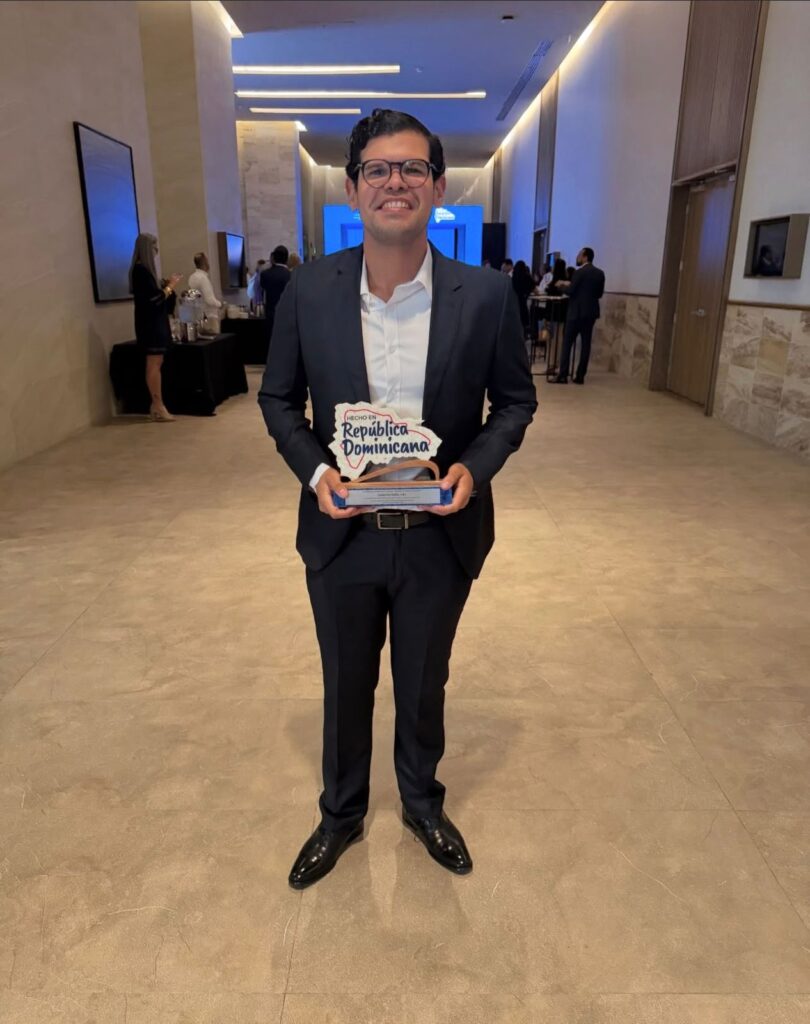 Empresa de Plásticos Bellín recibe reconocimiento como MIPYME líder en el uso del sello “Hecho en República Dominicana”