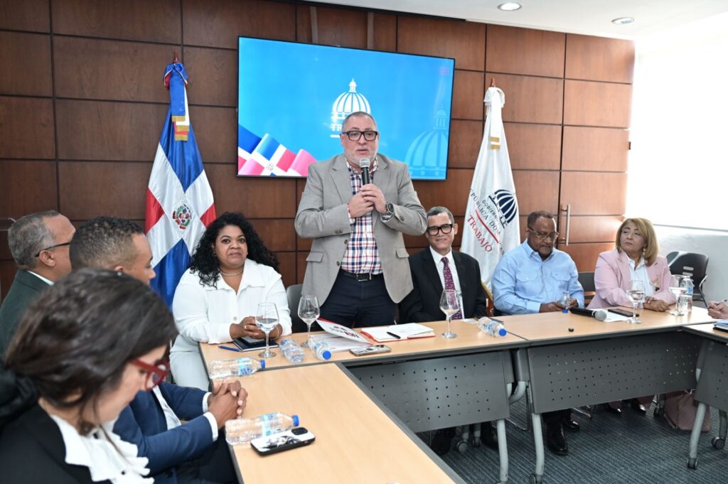 Ministerio de Trabajo y UNI Américas firman memorándum por los derechos laborales en República Dominicana