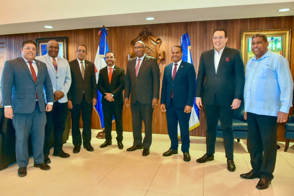 UASD e ITLA exploran acuerdo para ampliar la capacitación tecnológica