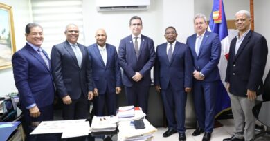 Autoridades universitarias de Hungría visitan el MESCYT para impulsar cooperación académica