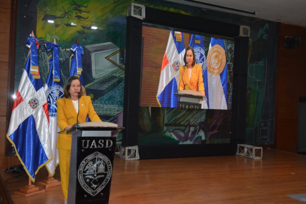 Facultad de Artes de la UASD publica revista y lanza documental 