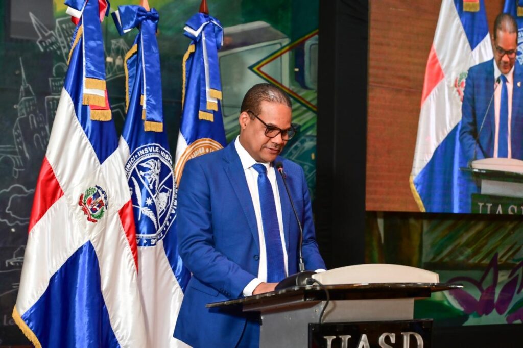 Facultad de Artes de la UASD publica revista y lanza documental 