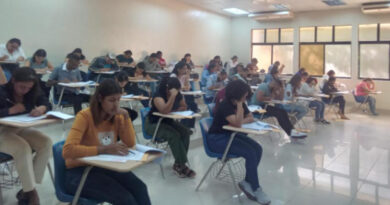 6,526 profesionales de la salud se someten al ENURM; hay 1,400 plazas disponibles 3 6,526 médicos compiten por 1,400 plazas en residencias médicas en RD.