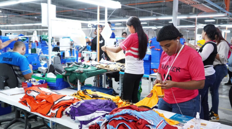 Proindustria fortalece el desarrollo industrial con más de 25,900 empleos y expansión de su infraestructura productiva 1 Proindustria alcanza 25,985 empleos directos en parques y zonas francas, impulsa nuevas inversiones, infraestructura industrial y desarrollo regional.