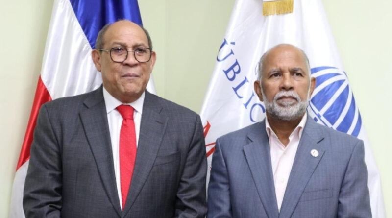 El ministro Rafael Santos presentó a la ADP un documento para iniciar el diálogo sobre la transformación del sistema educativo dominicano y debatir reformas clave.