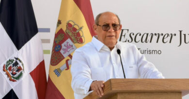 Rafael Santos Badía destaca el compromiso de Luis Abinader con la reforma educativa y llama a consenso entre universidades y el Minerd.